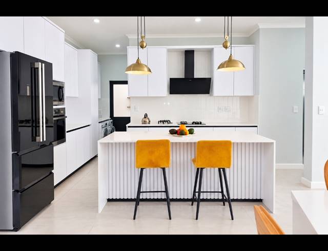 4 BEDROOM FREEHOLD FOR SALE IN SANDOWN ESTATE